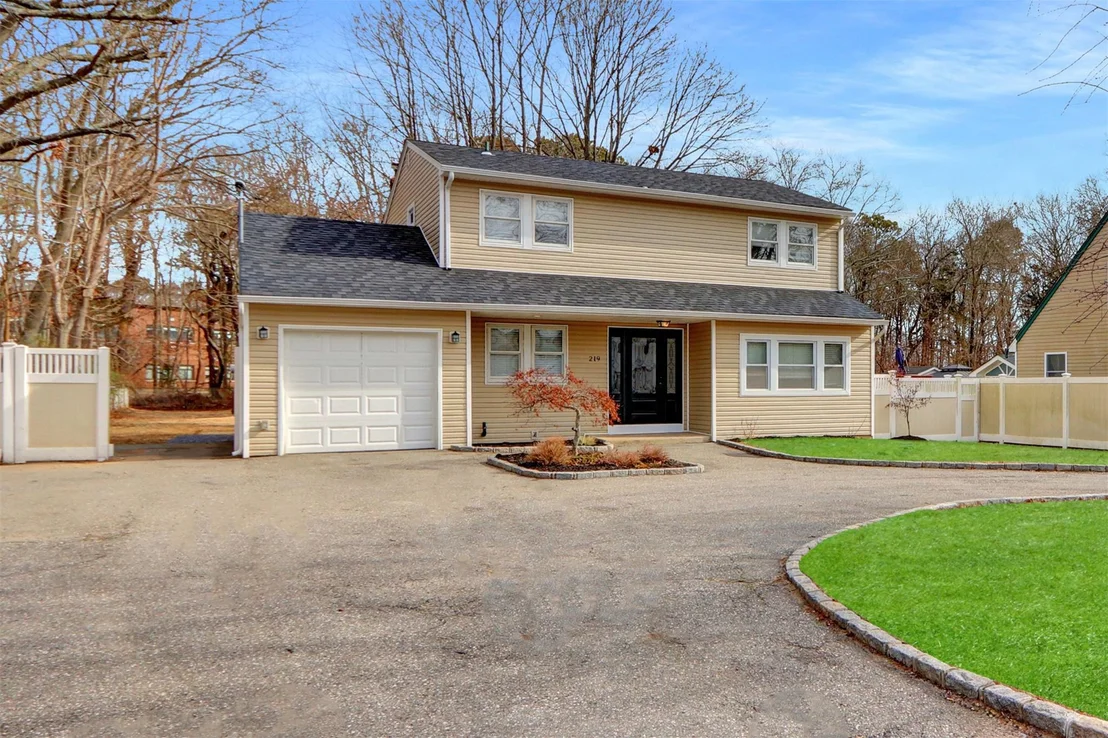 Photo of 219 Floyd Road