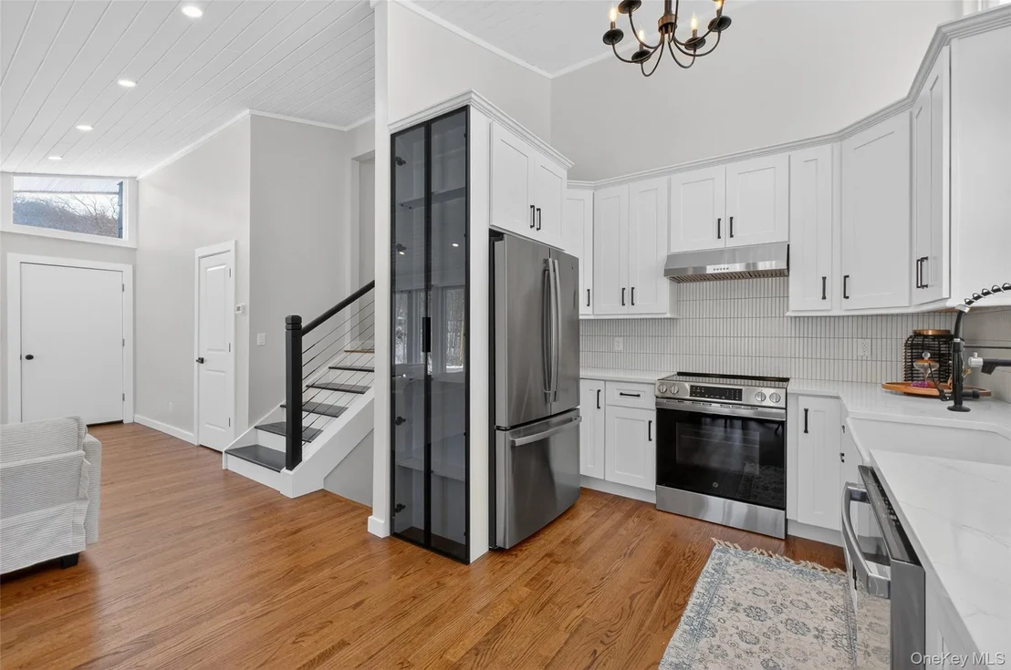 Photo of 74 Roosevelt Road