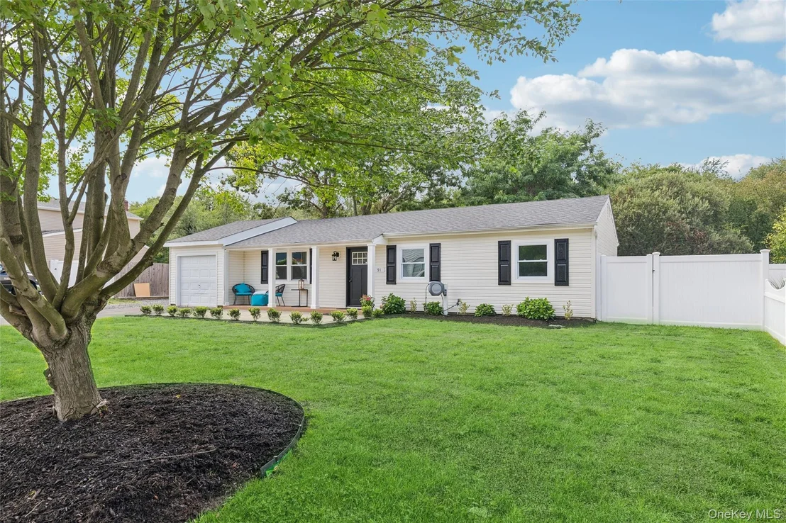 Photo of 91 Circle Drive W