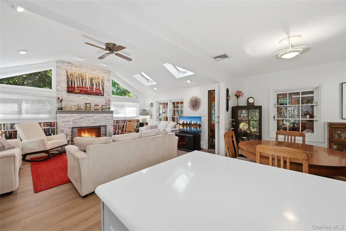 Photo of 25 Valley Circle