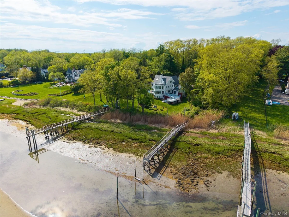 Photo of 133 Old Field Road