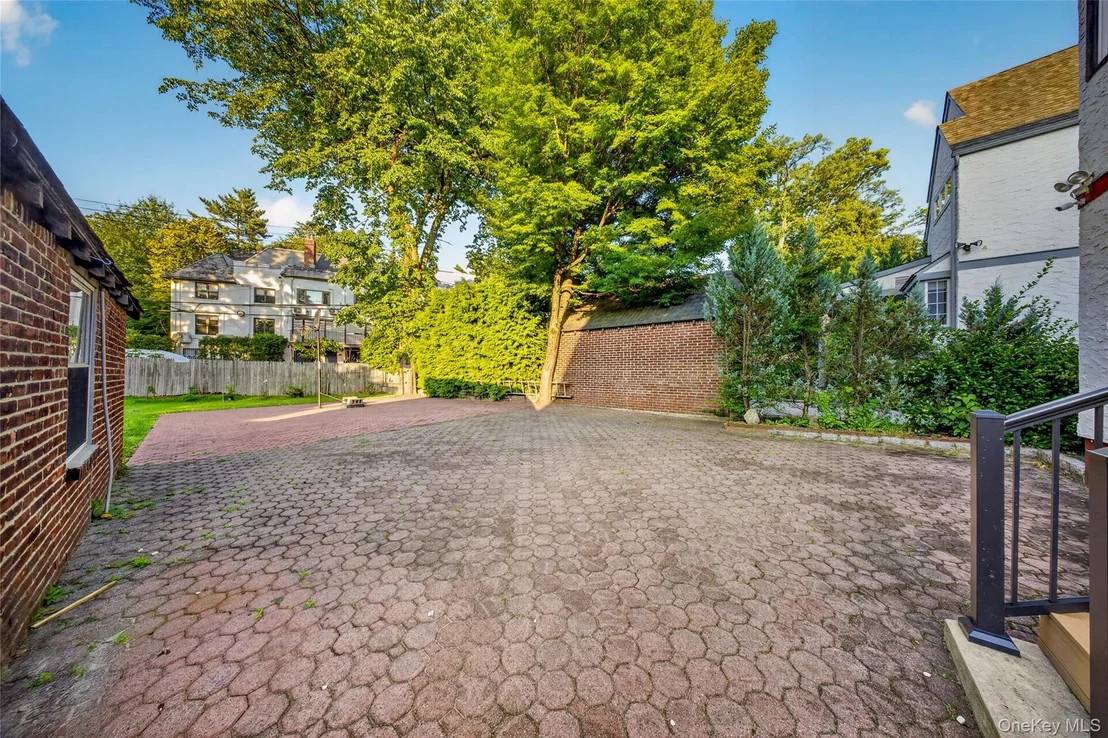 Photo of 46-19 Iris Lane