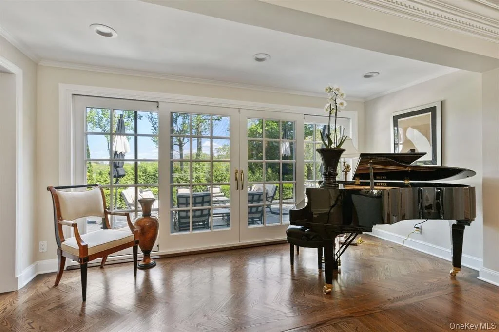 Photo of 8 Boxwood Lane