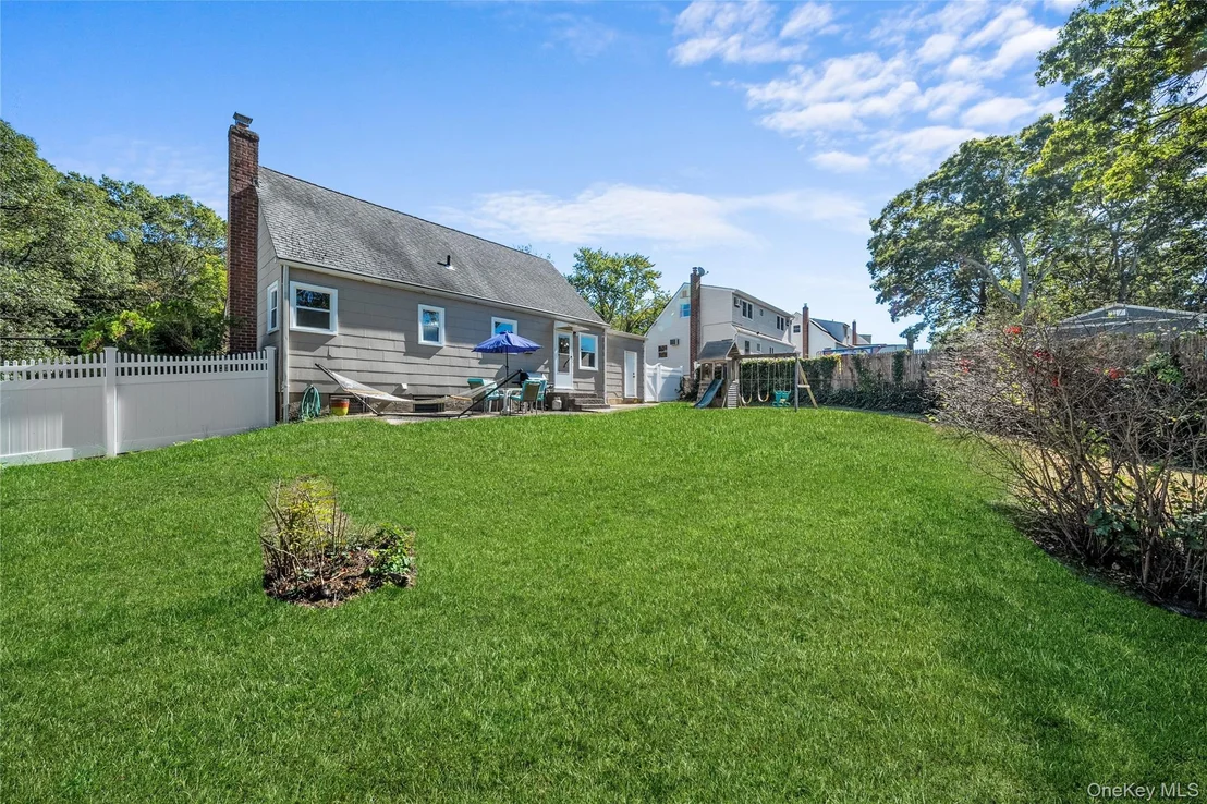 Photo of 98 Paula Boulevard
