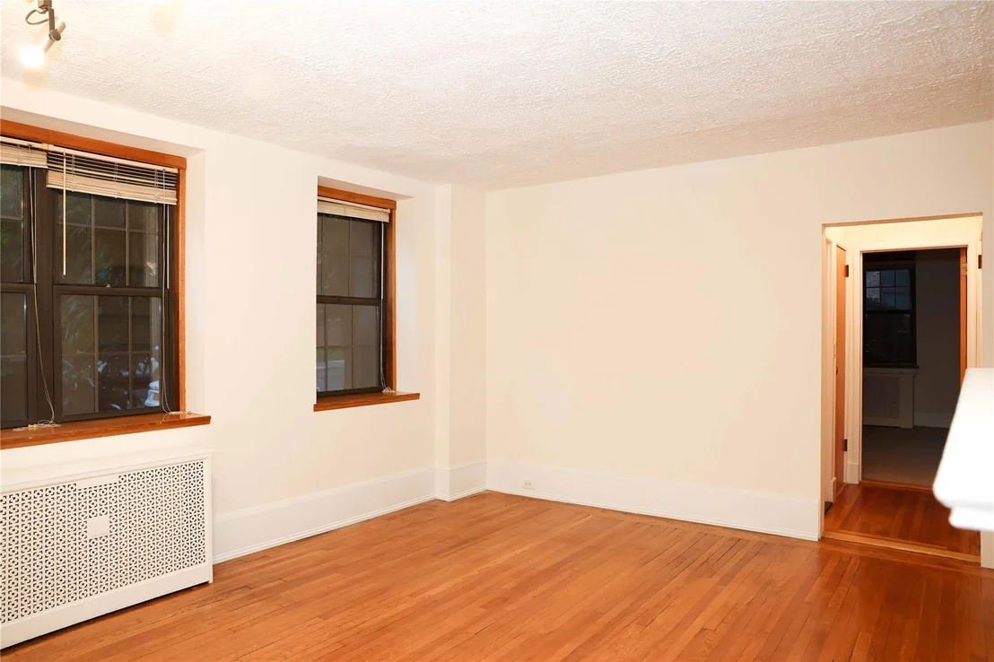 Photo of Unit 1A at 808 Bronx River Road
