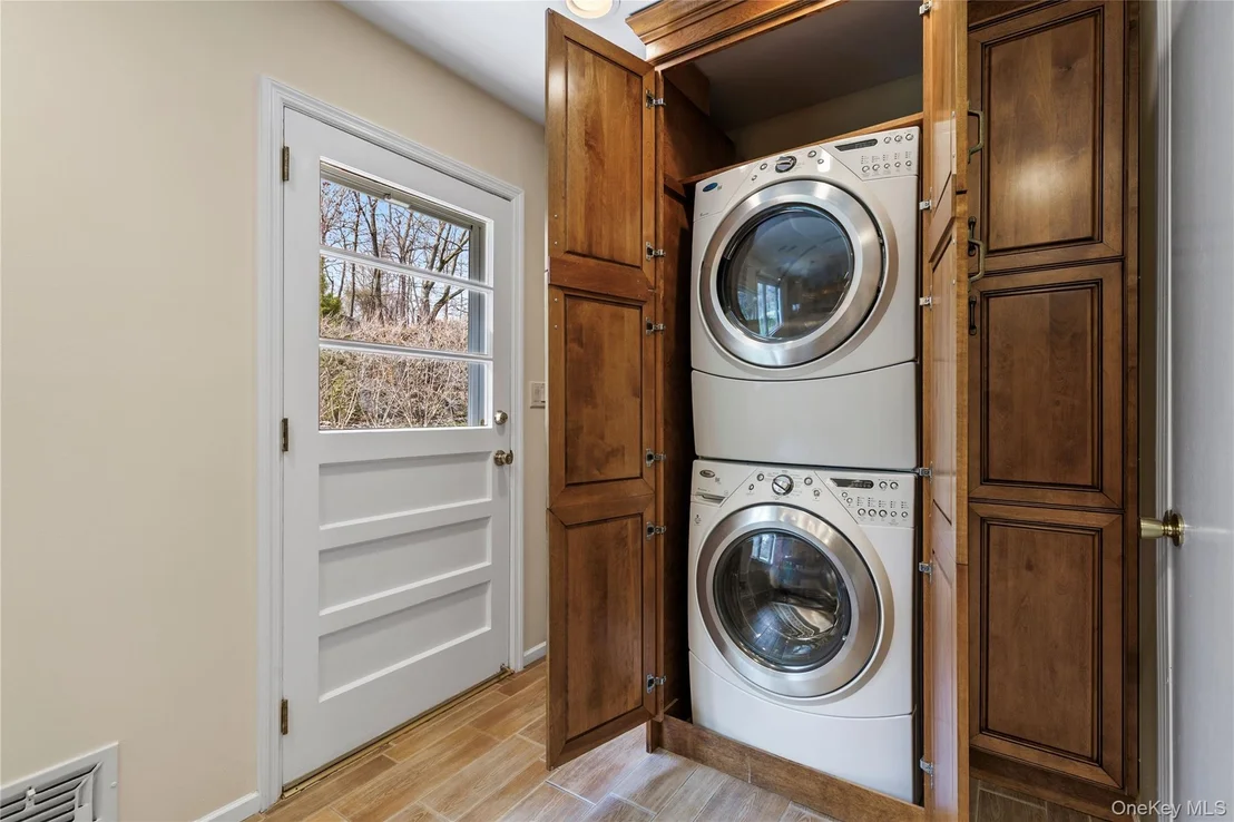 Photo of 14 Loewen Court