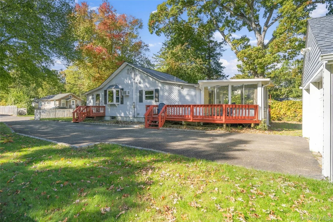 Photo of 109 Lakeview Drive