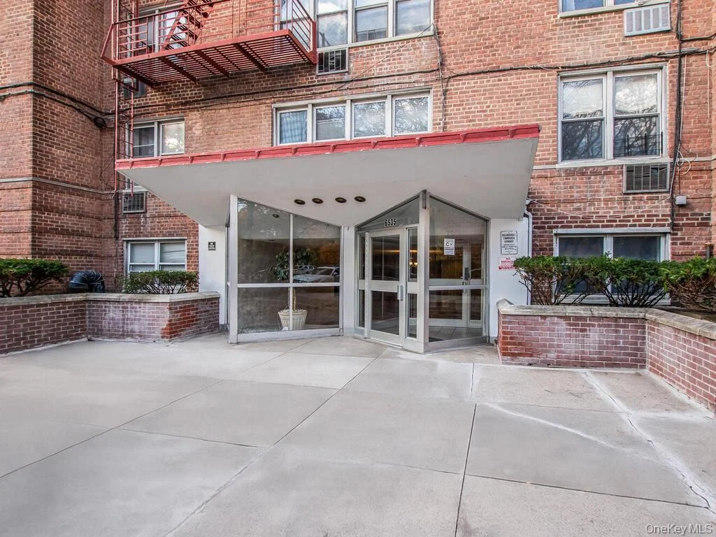 Photo of Unit 2E at 6535 Broadway