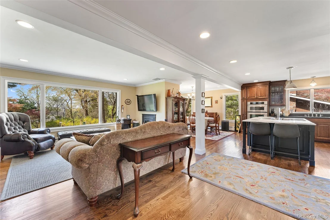 Photo of 8 Riverview Farm Road