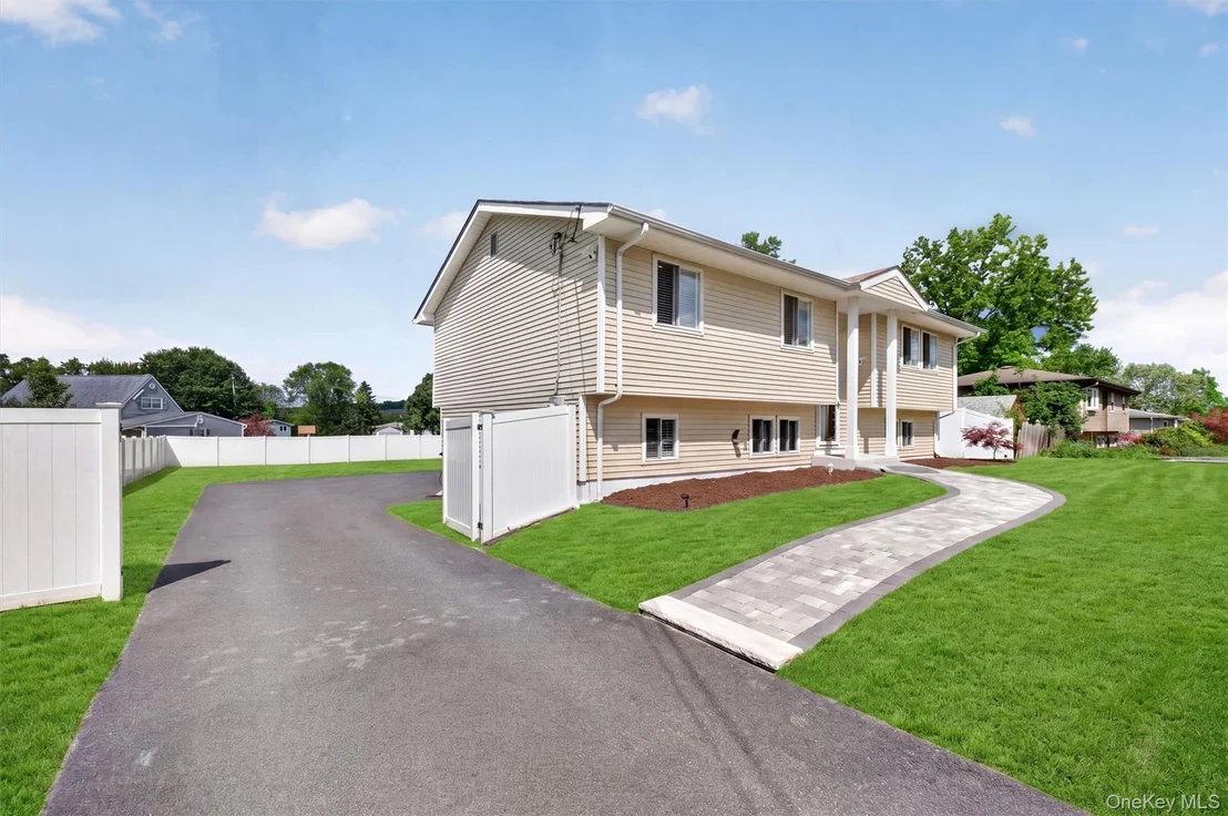 Photo of 10 Tanglewood Drive