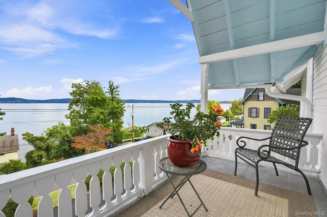 Photo of 75 River Road