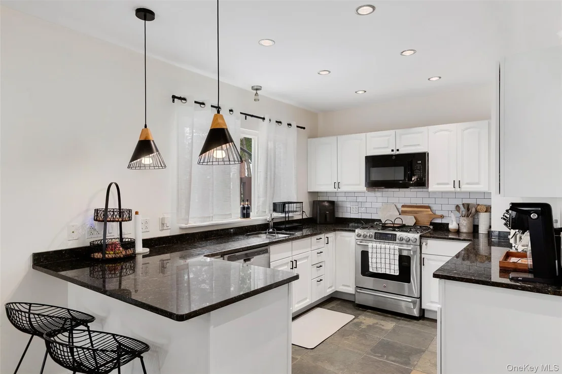 Photo of 32 Central Parkway
