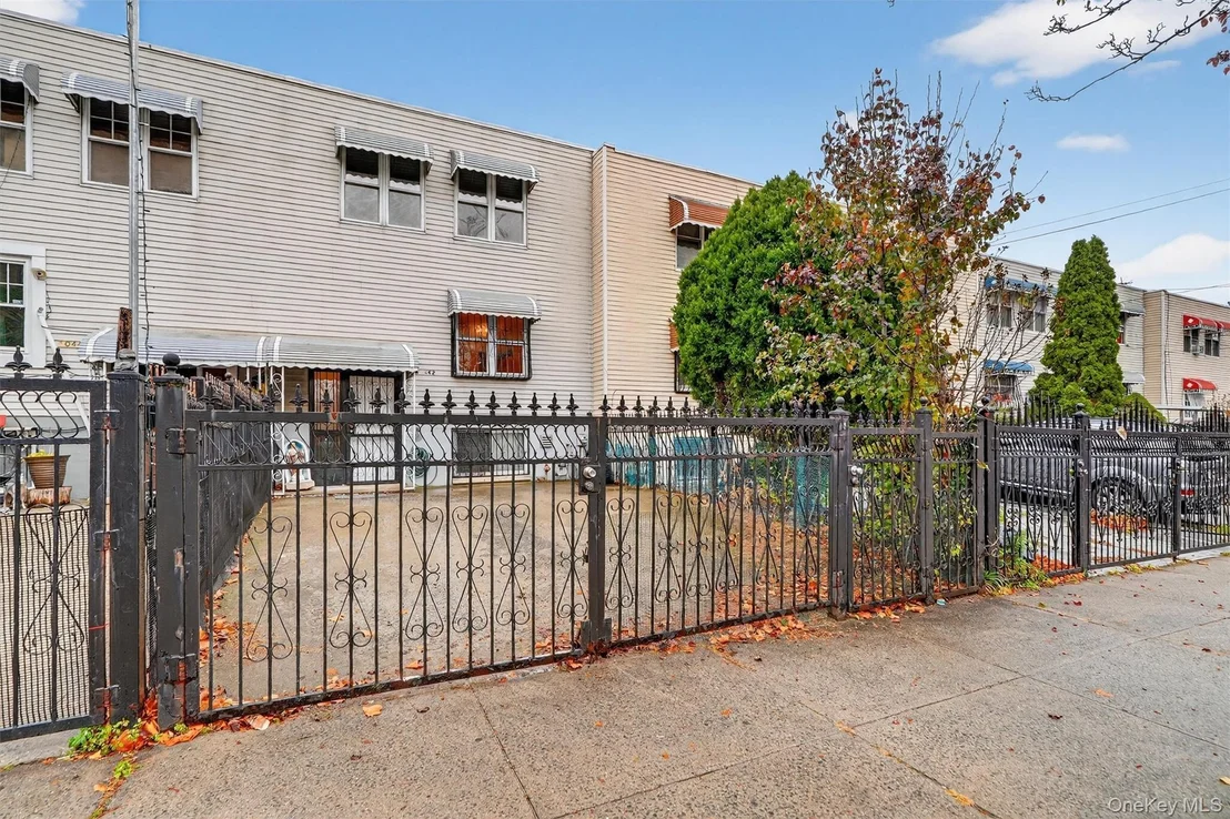 Photo of 1042 Fox Street