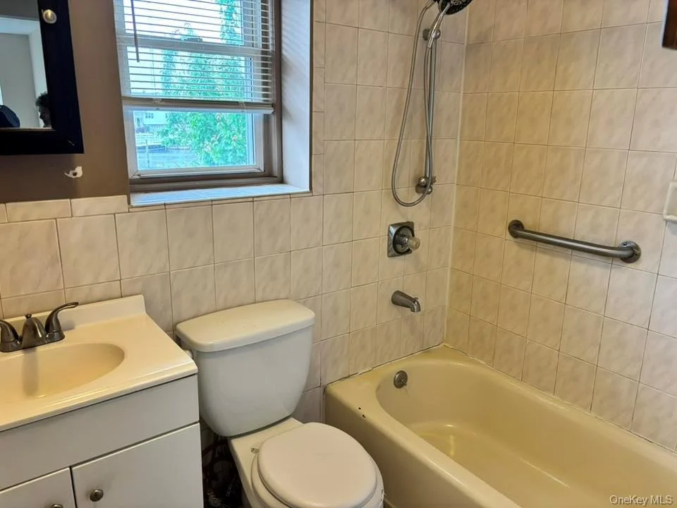 Photo of 2425 Jackson Avenue