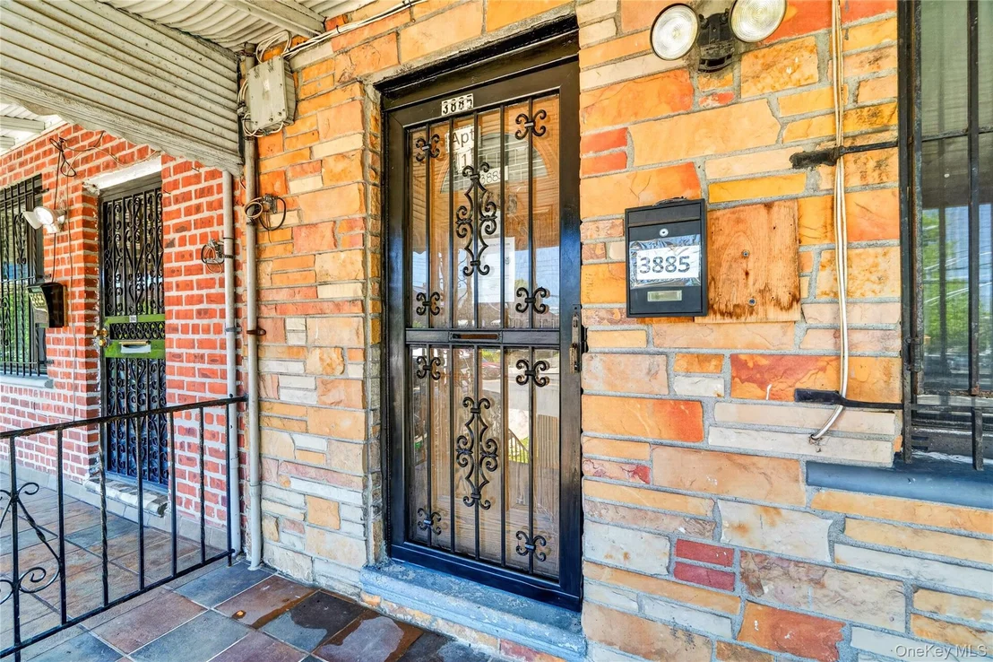 Photo of 3885 Paulding Avenue