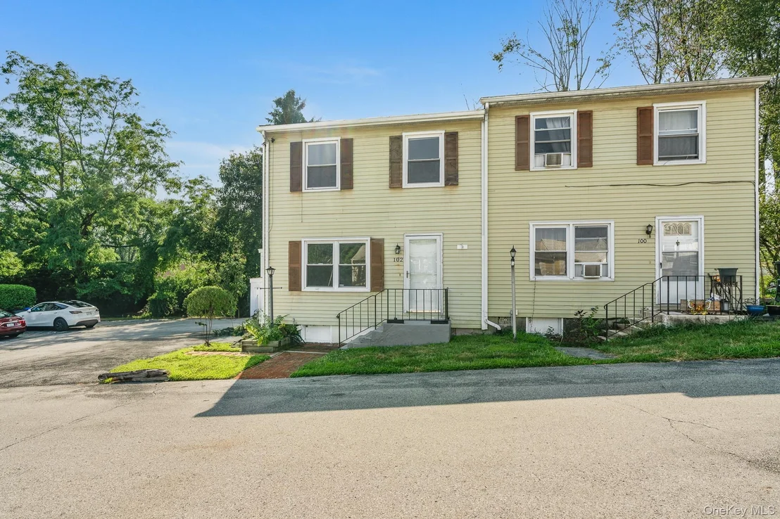 Photo of 102 Rinaldi Boulevard
