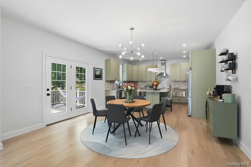 Photo of 33 Howland Avenue