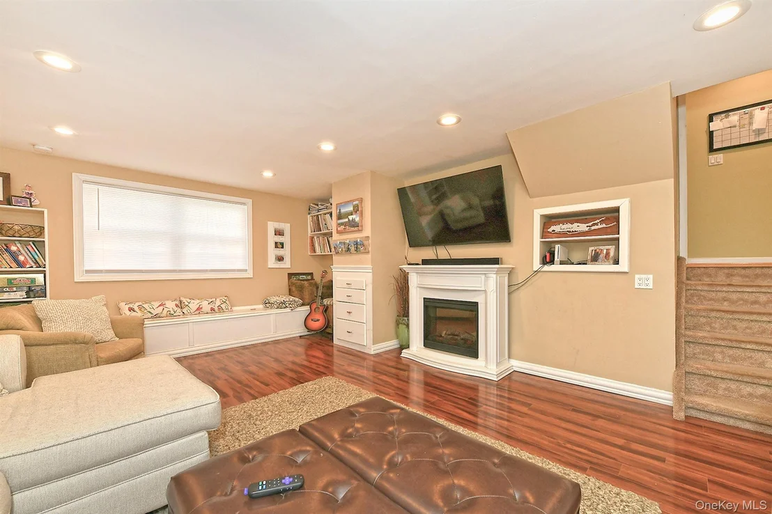 Photo of 182 Siegel Boulevard