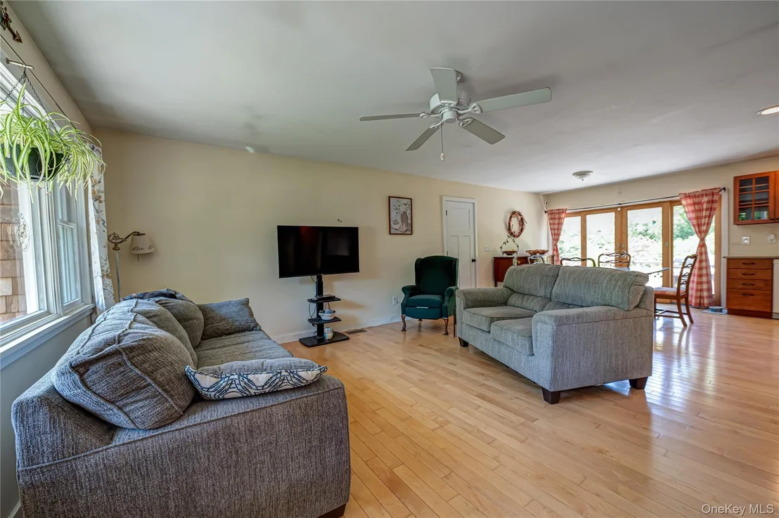 Photo of 37 Crescent Bow