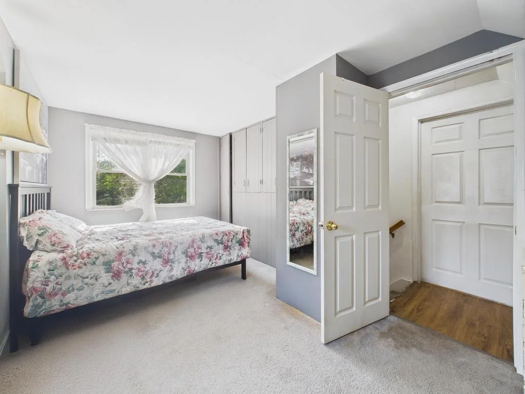 Photo of 335 Loring Road
