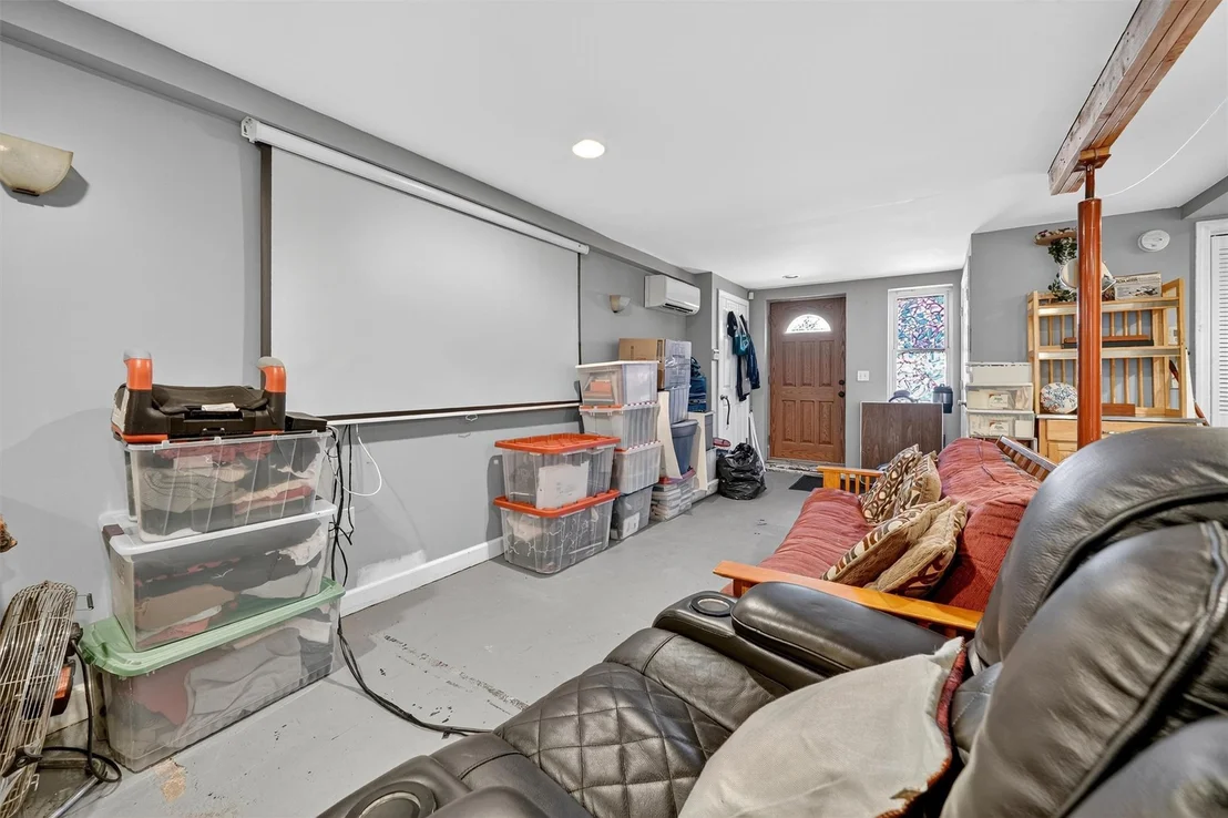 Photo of 767 Clarence Avenue