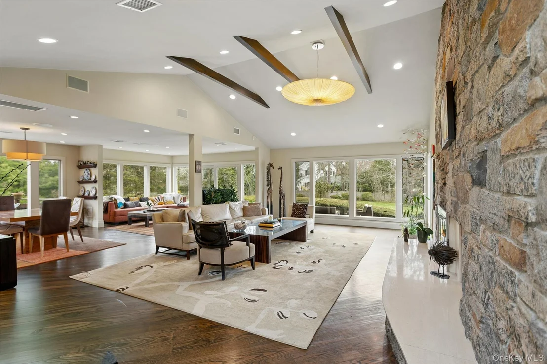 Photo of 230 Richards Lane