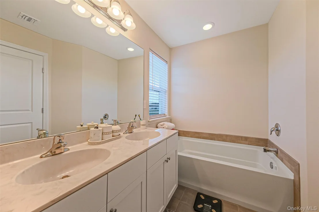 Photo of 7 Pondview Circle