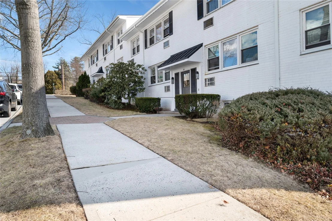 Photo of Unit D at 91 Avon Circle