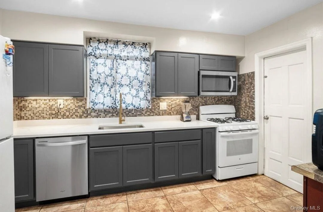 Photo of 16 Hendrickson Avenue