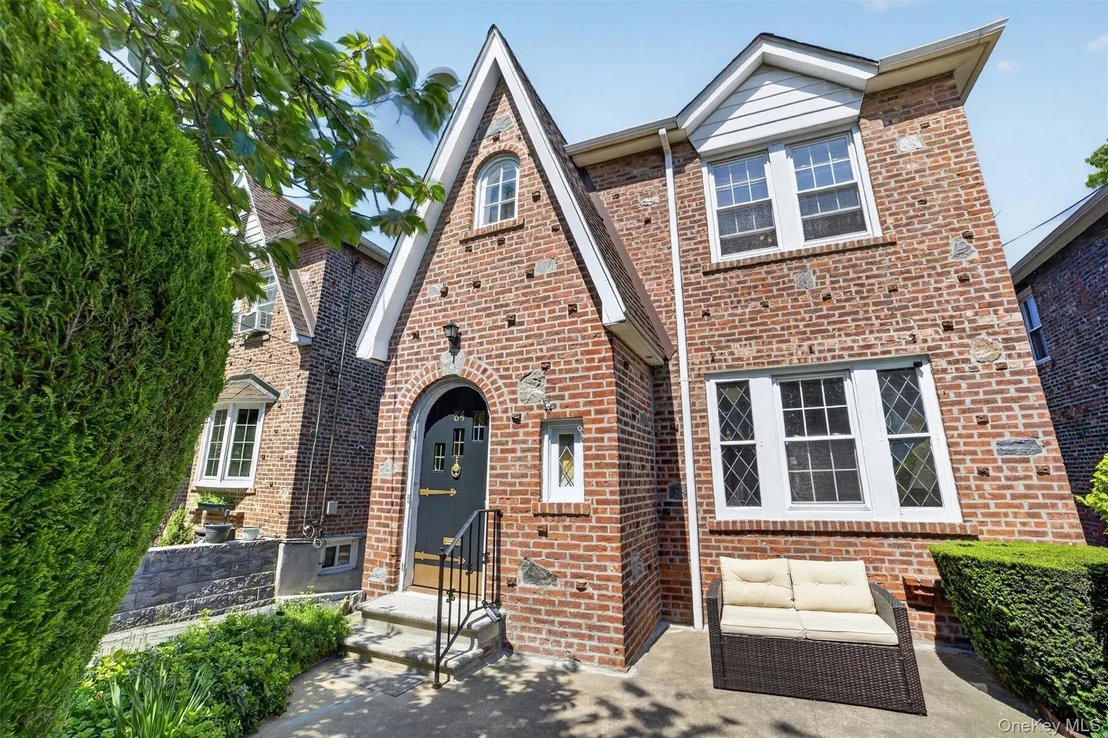 Photo of 84 Halstead Avenue