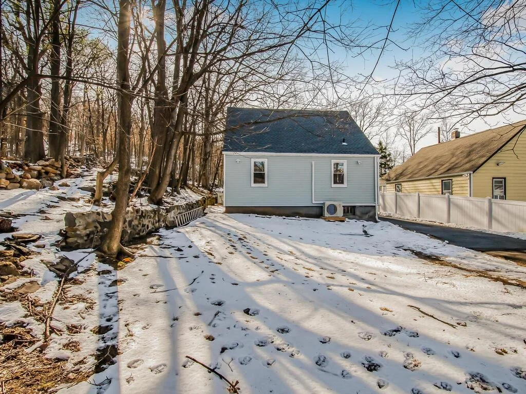 Photo of 2 Willow Avenue