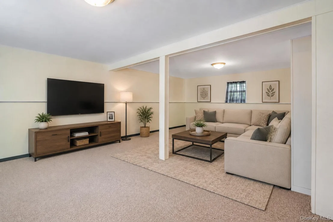 Photo of 82 Roosevelt Road