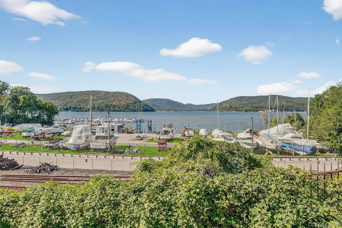 Photo of 527 Viewpoint Terrace