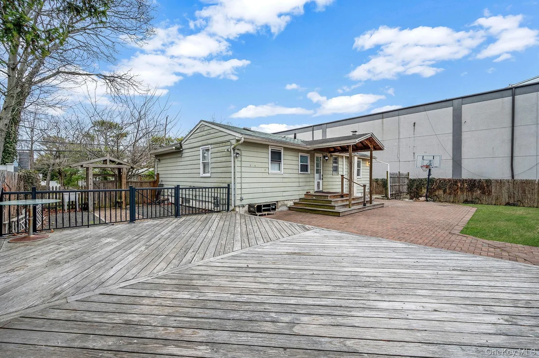 Photo of 317 Centre Avenue