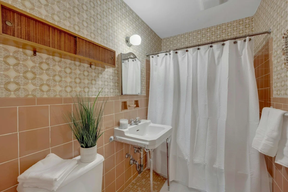 Photo of 180 N Hampton Drive