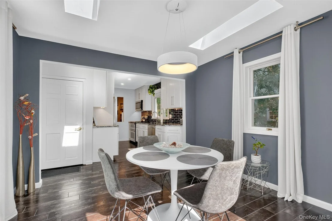 Photo of 105 Buckingham Avenue