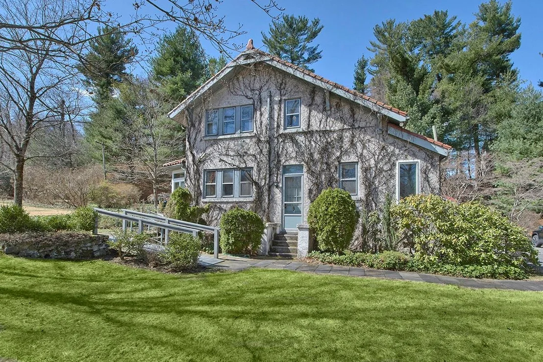 Photo of 10 Leroy Place