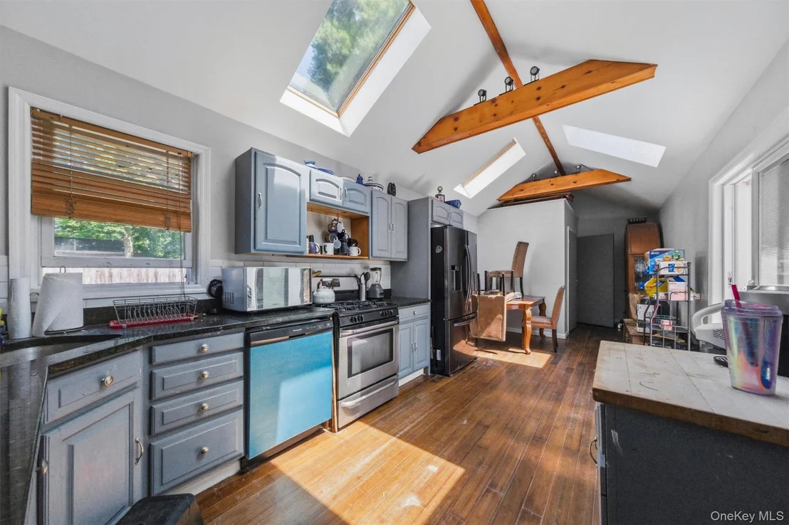 Photo of 10 Dutchess Avenue