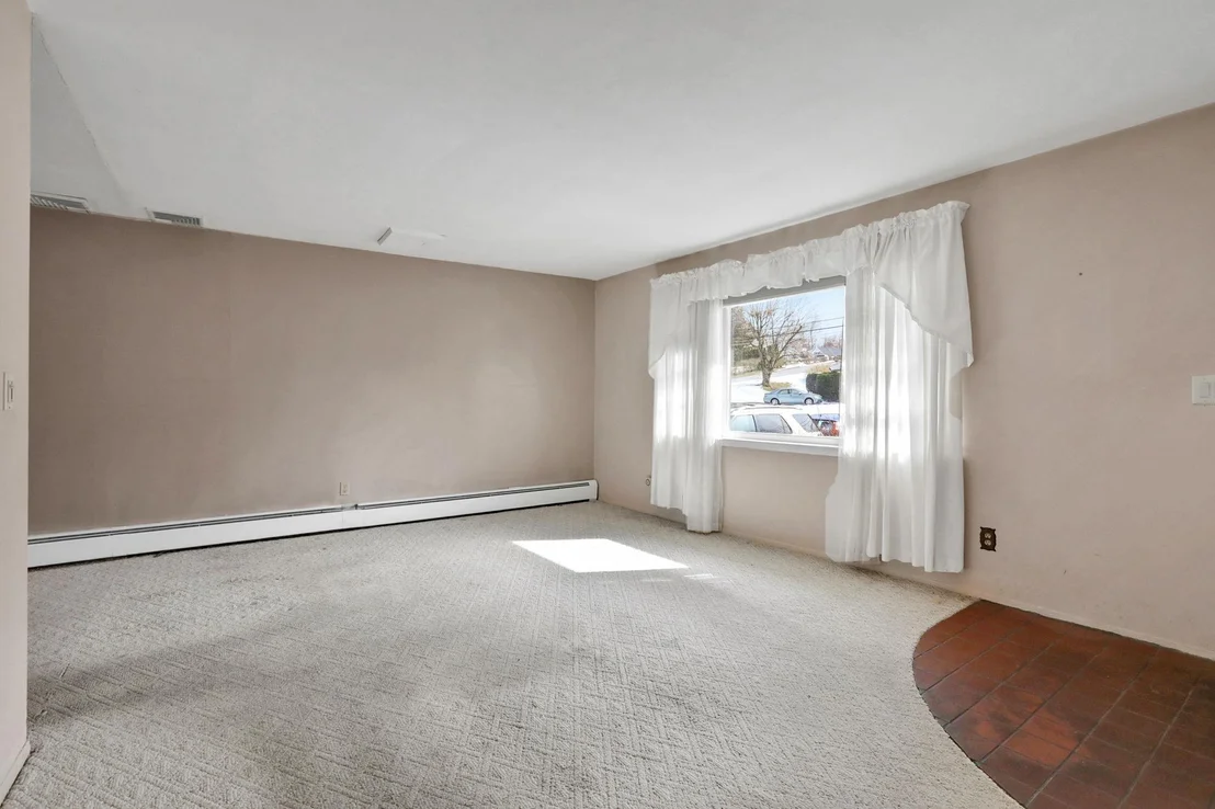 Photo of 75 Kretch Circle