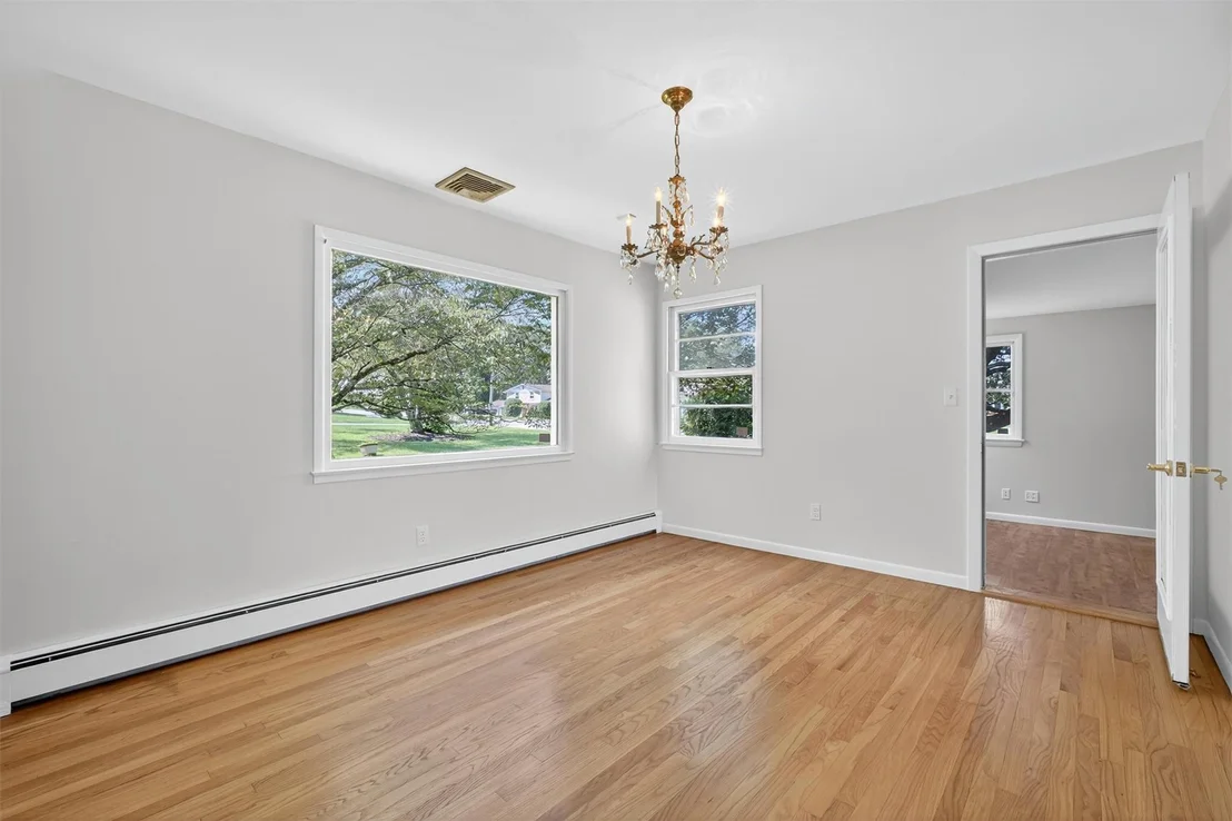 Photo of 21 Sunnycrest Road