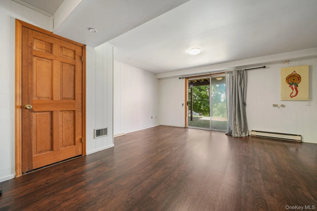 Photo of 105 Williamsburg Drive