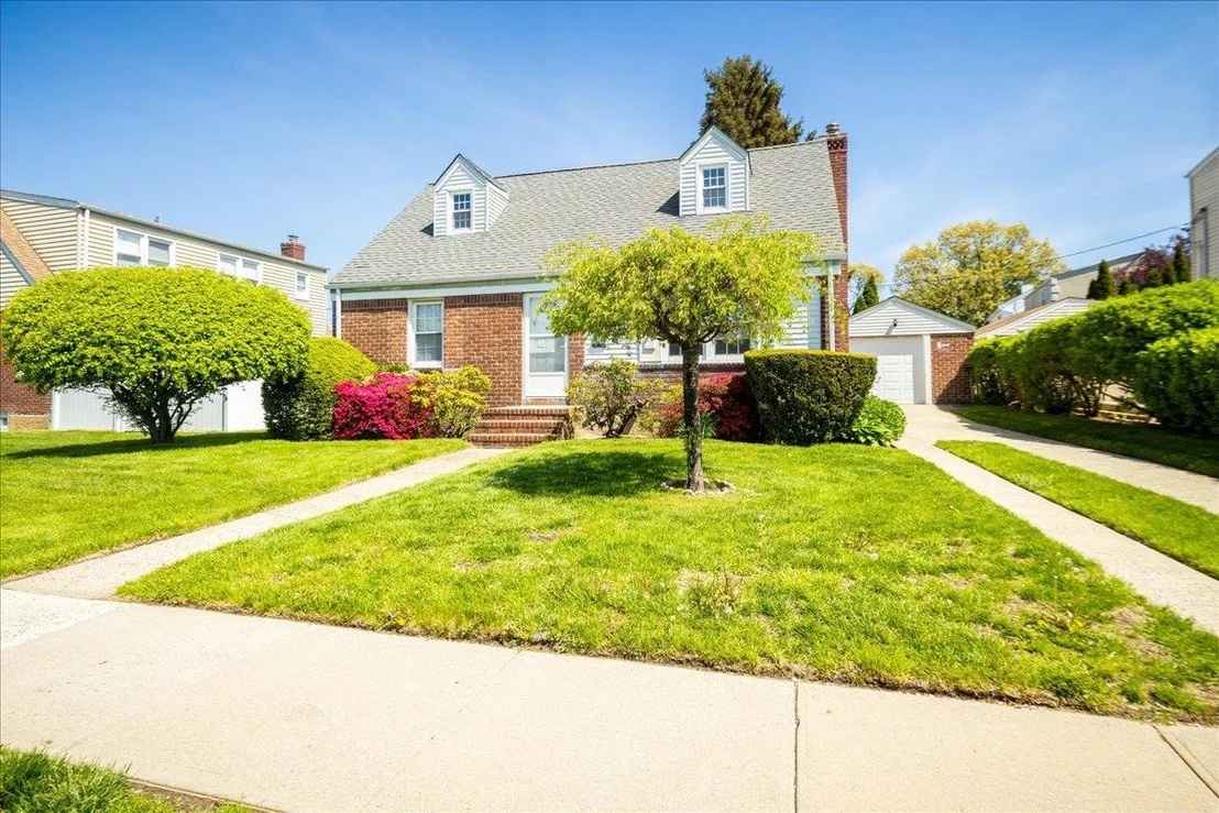 Photo of 948 Center Drive