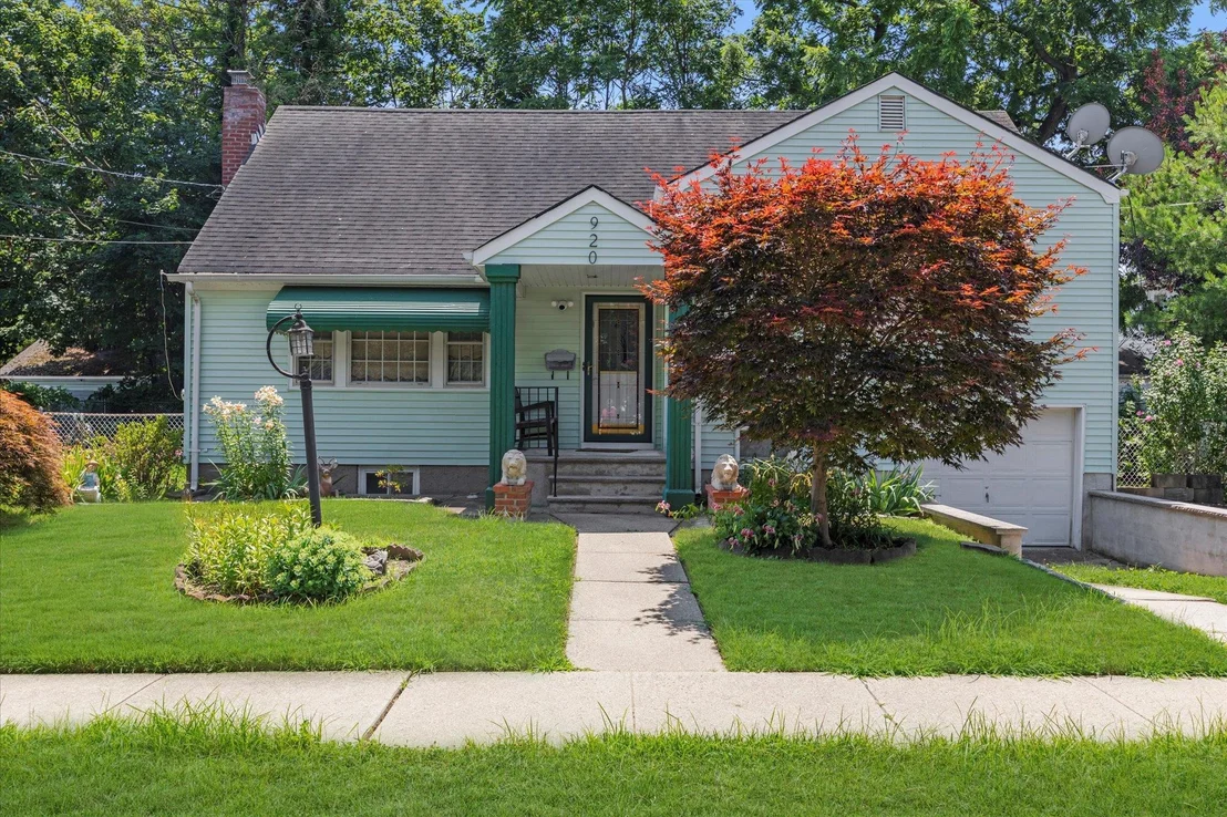 Photo of 920 Clinton Place