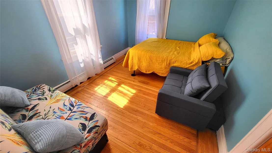 Photo of 10 Corlies Avenue