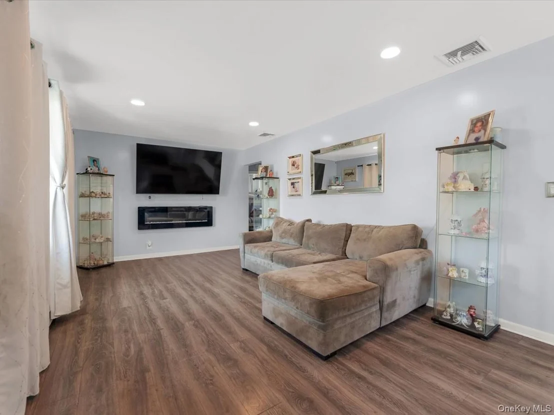 Photo of 208 N 3rd Street