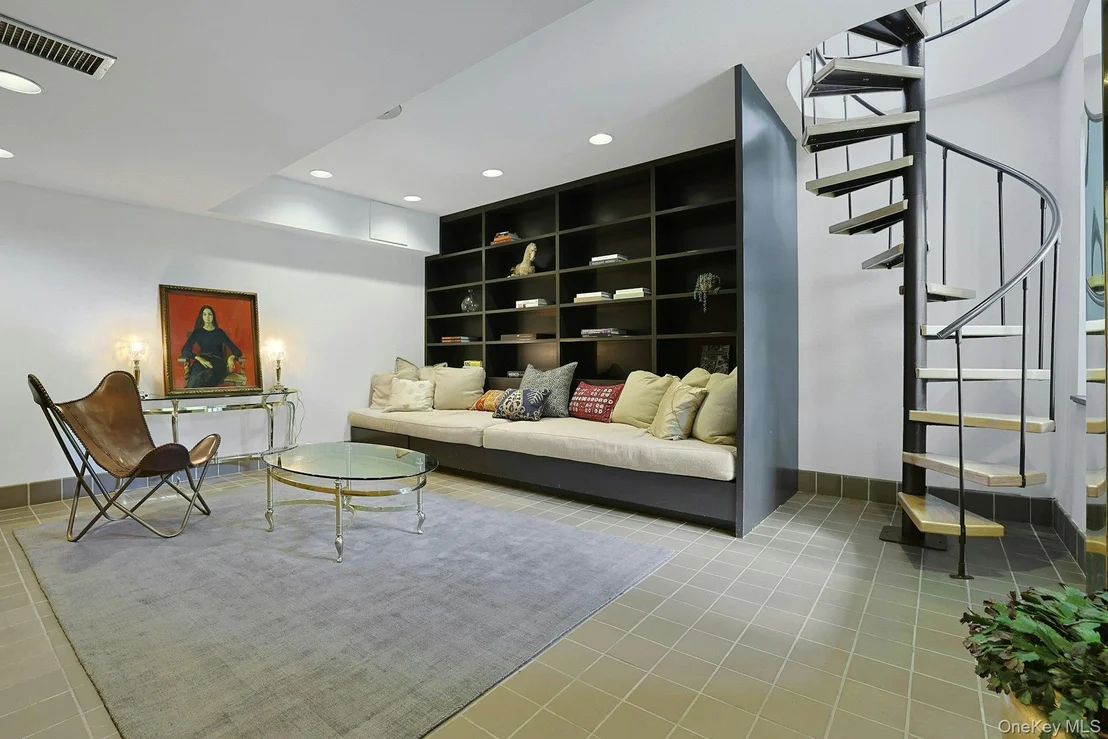 Photo of 10 Cypress Point Drive