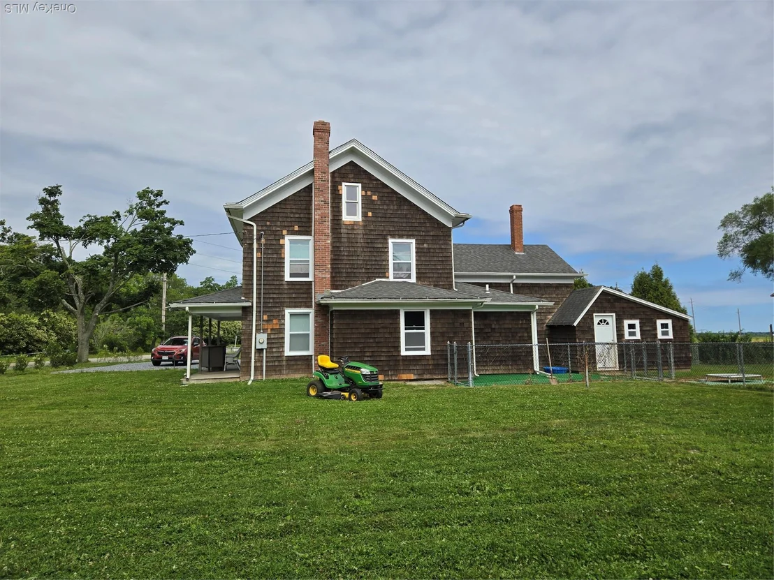 Photo of 3953 Sound Avenue
