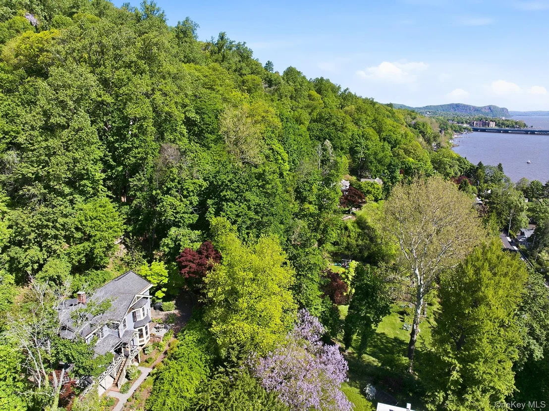 Photo of 215 River Road