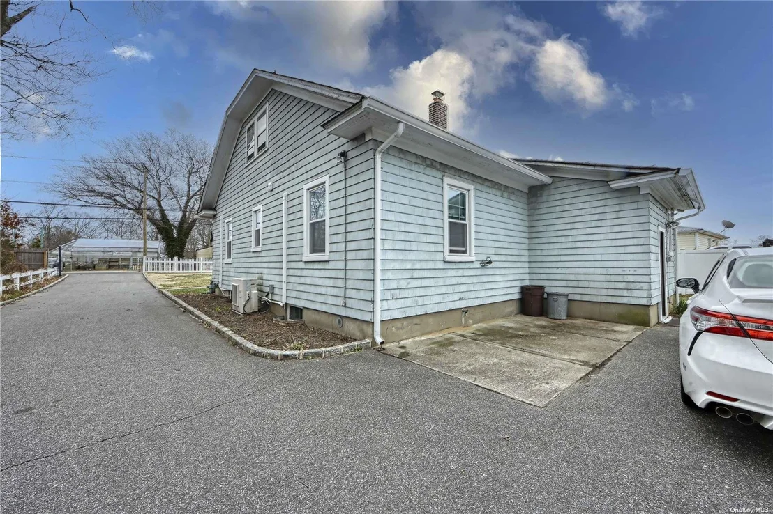 Photo of 44 Carleton Avenue