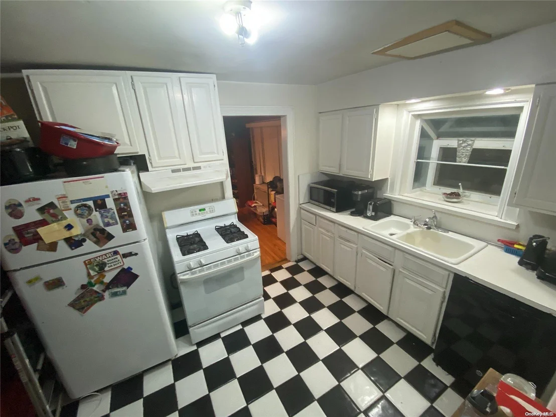Photo of 160 Sweezy Avenue